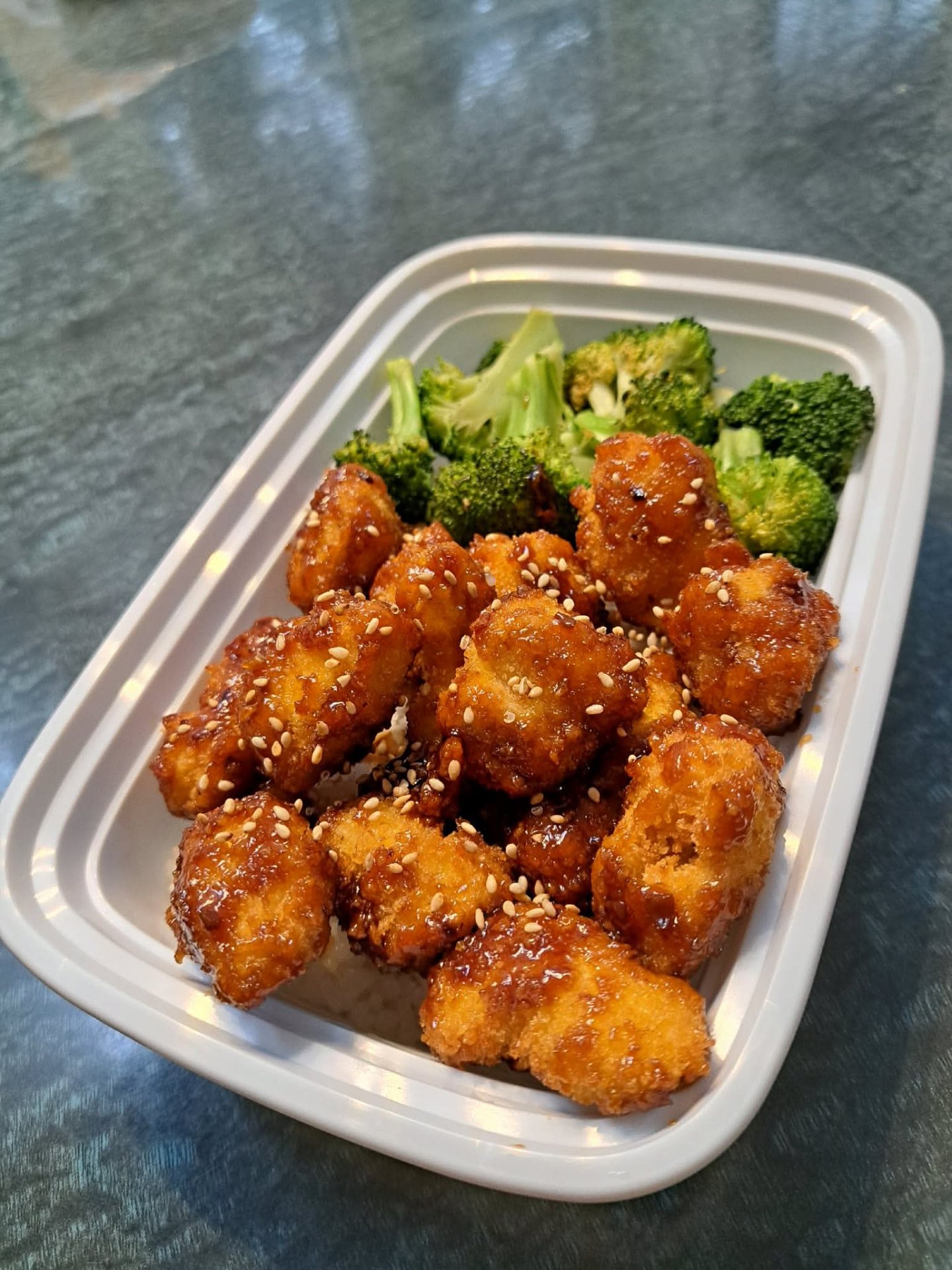 Honey Garlic Chicken Bites with Rice & Roasted Broccoli (Fried)